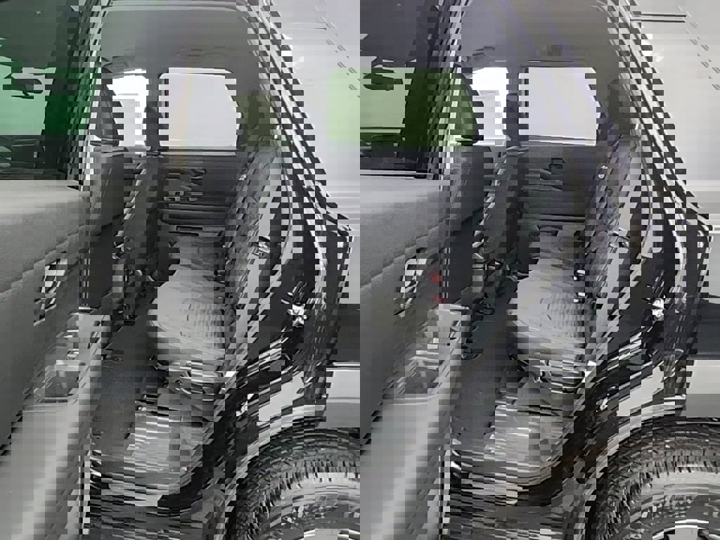 New 2025 Nissan Pathfinder S image 27