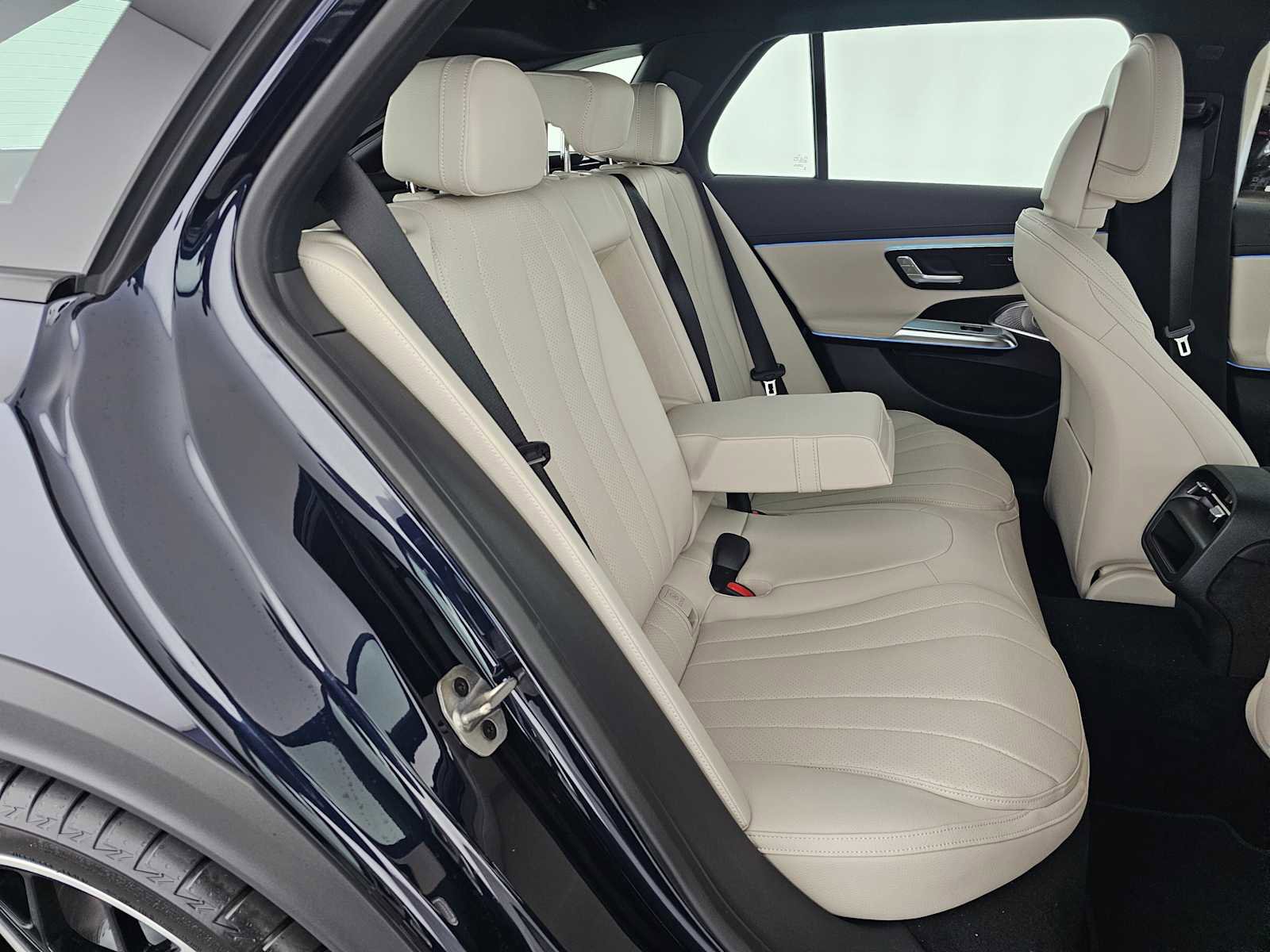 New 2026 Mercedes-Benz E 450 4MATIC All-Terrain Wagon image 15