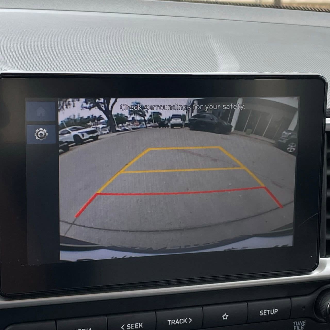 Used 2025 Hyundai Venue SEL FWD image 18