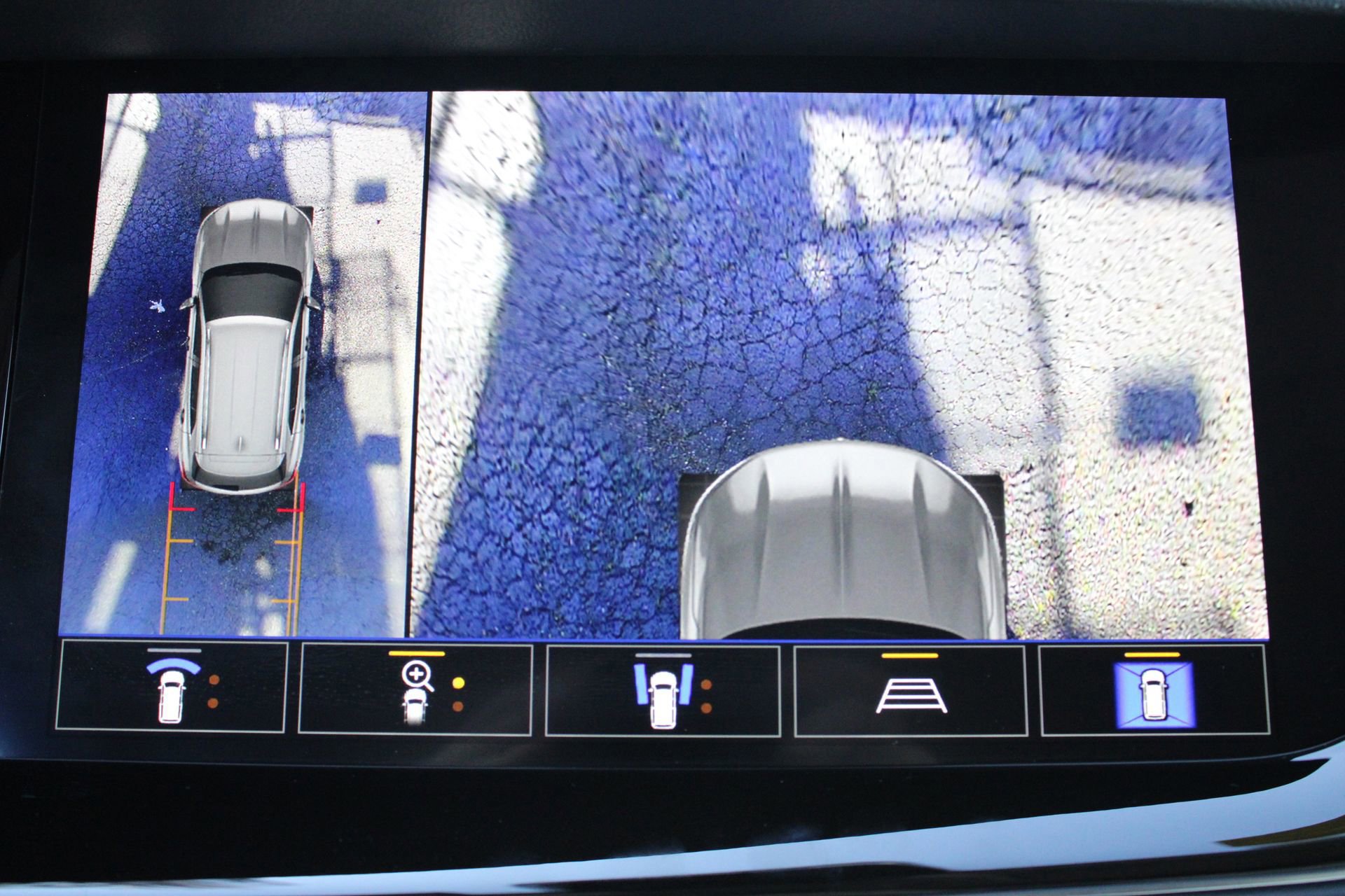 Used 2023 Buick Envision Avenir AWD/4WD image 42