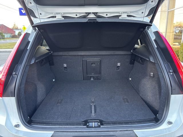 Used 2025 Volvo XC40 B5 Plus AWD/4WD image 12