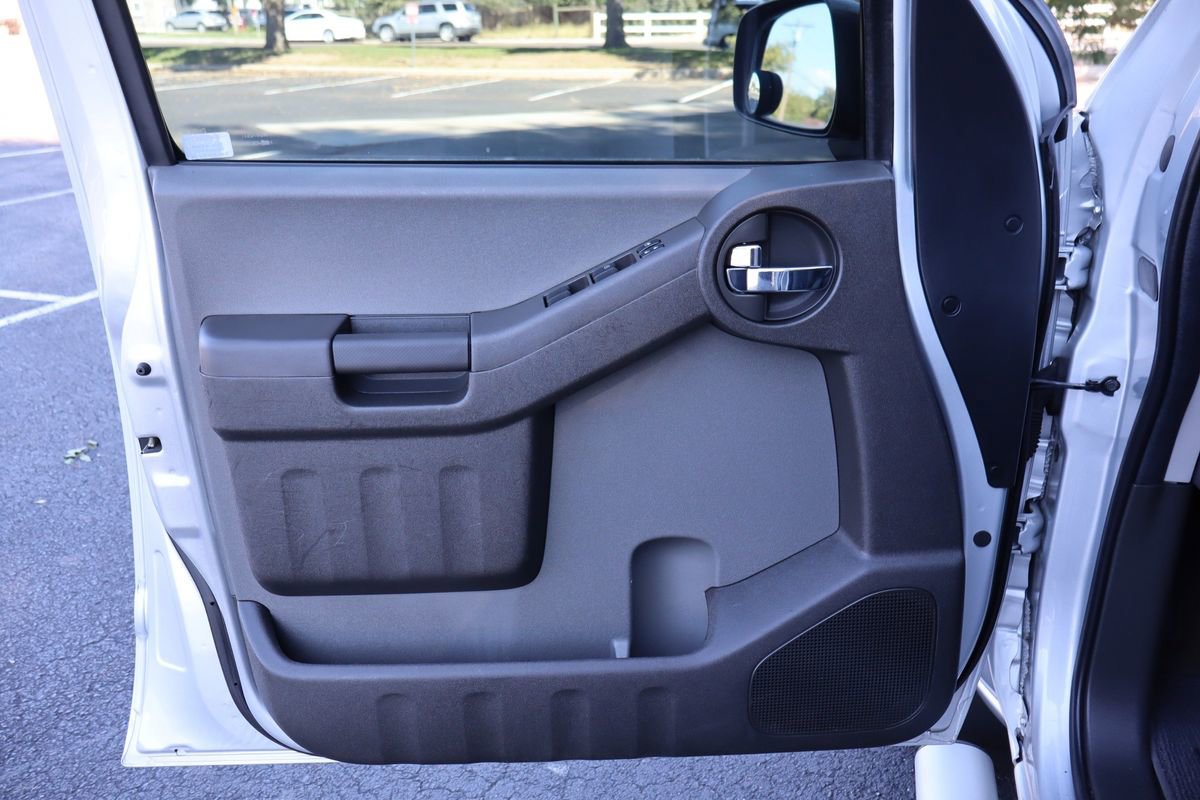 Used 2015 Nissan Xterra S image 23