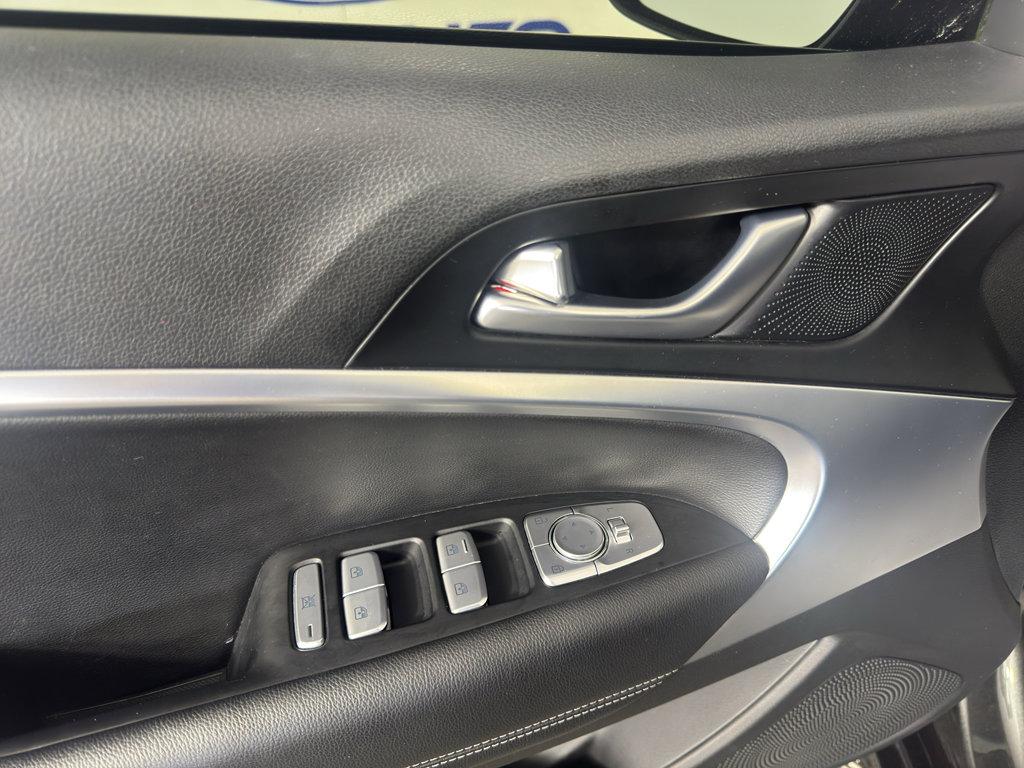 Used 2023 Genesis G70 2.0T RWD image 15