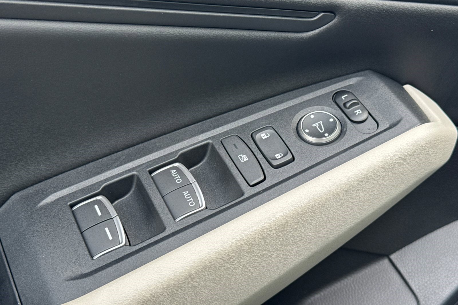 Used 2025 Honda Accord SE image 13