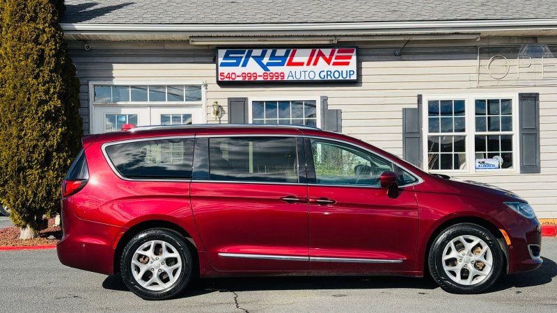 Used 2017 Chrysler Pacifica Touring-L Plus w/ Advanced Safetytec Group image 1