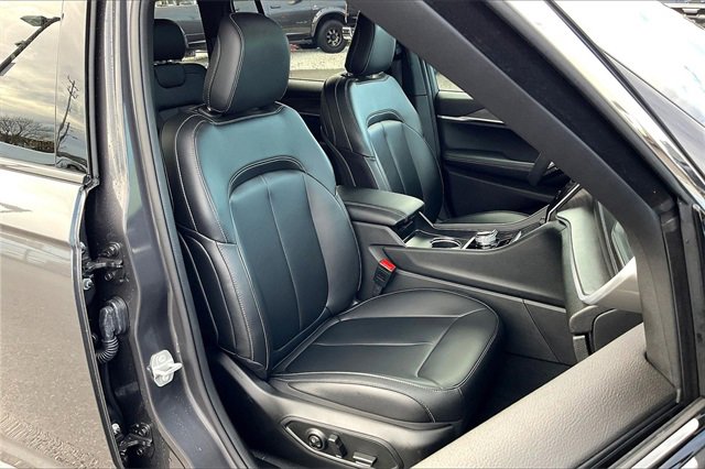 Used 2024 Jeep Grand Cherokee Limited w/ Trailer Tow Package image 8