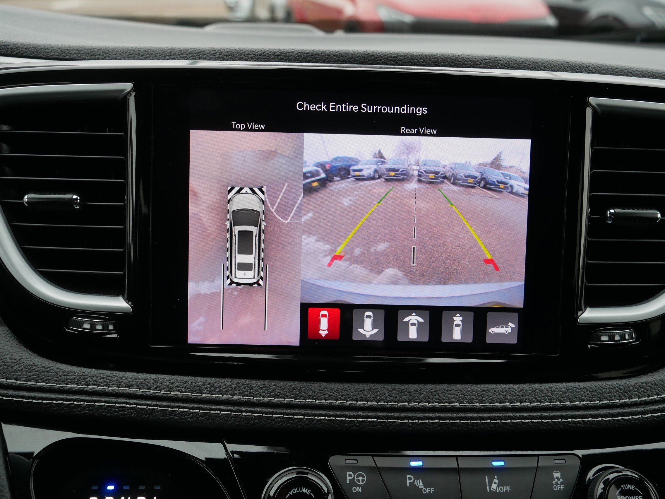 Used 2021 Chrysler Pacifica Limited w/ Uconnect Theater Family Group image 27