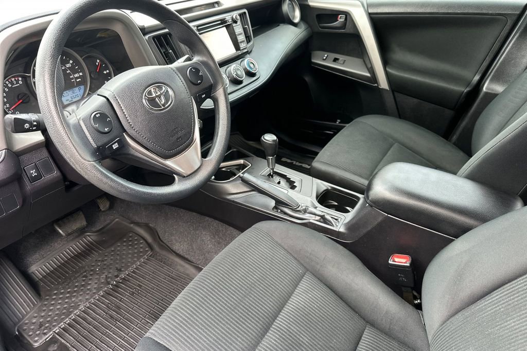 Used 2016 Toyota RAV4 LE image 10