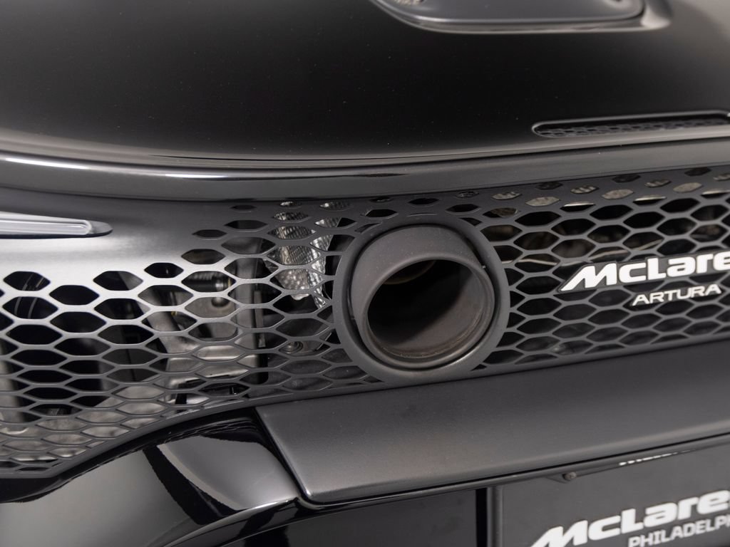 Used 2023 McLaren Artura RWD image 38