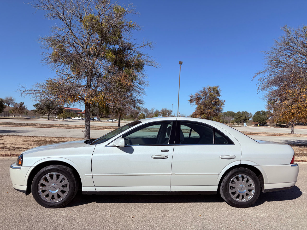 Used 2004 Lincoln LS image 3