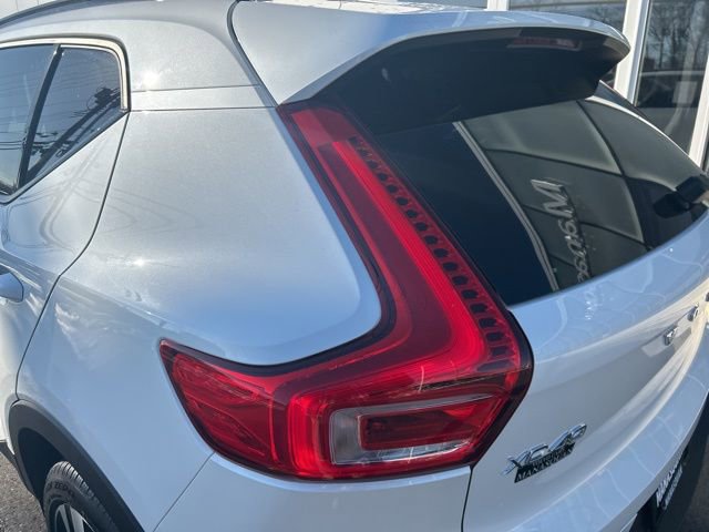 Certified 2025 Volvo XC40 B5 Plus image 10