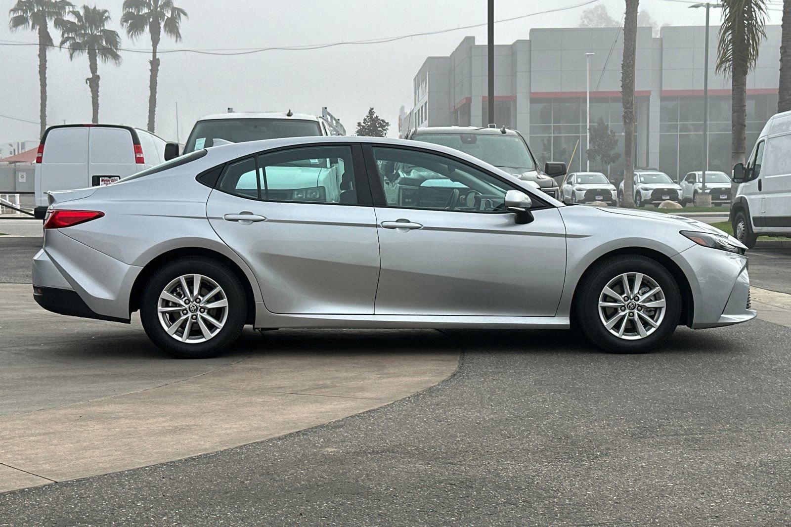 Used 2025 Toyota Camry LE image 3