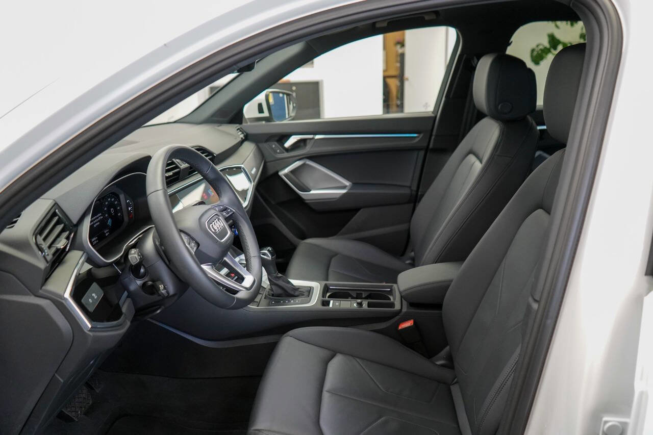 Used 2024 Audi Q3 2.0T Premium Plus w/ Premium Plus Package image 40