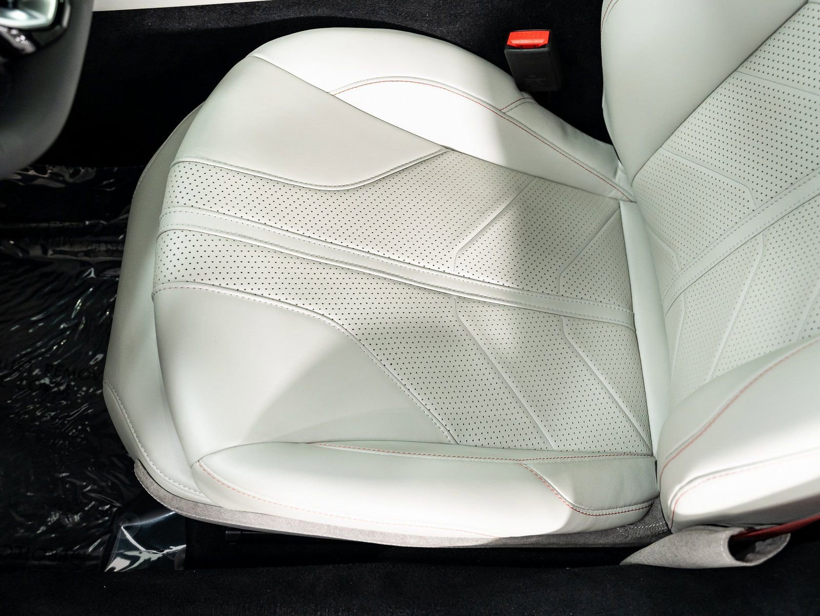 Used 2025 Aston Martin V8 Vantage Coupe RWD image 19
