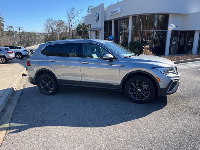 Used 2024 Volkswagen Tiguan SE image 2