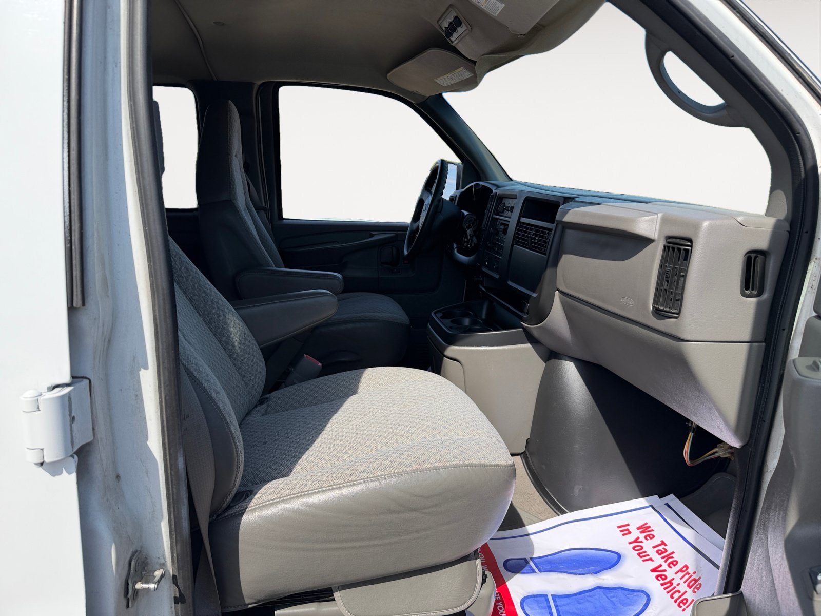 Used 2004 Chevrolet Express 3500 Extended Passenger w/ LS Preferred Equipment Group RWD image 15