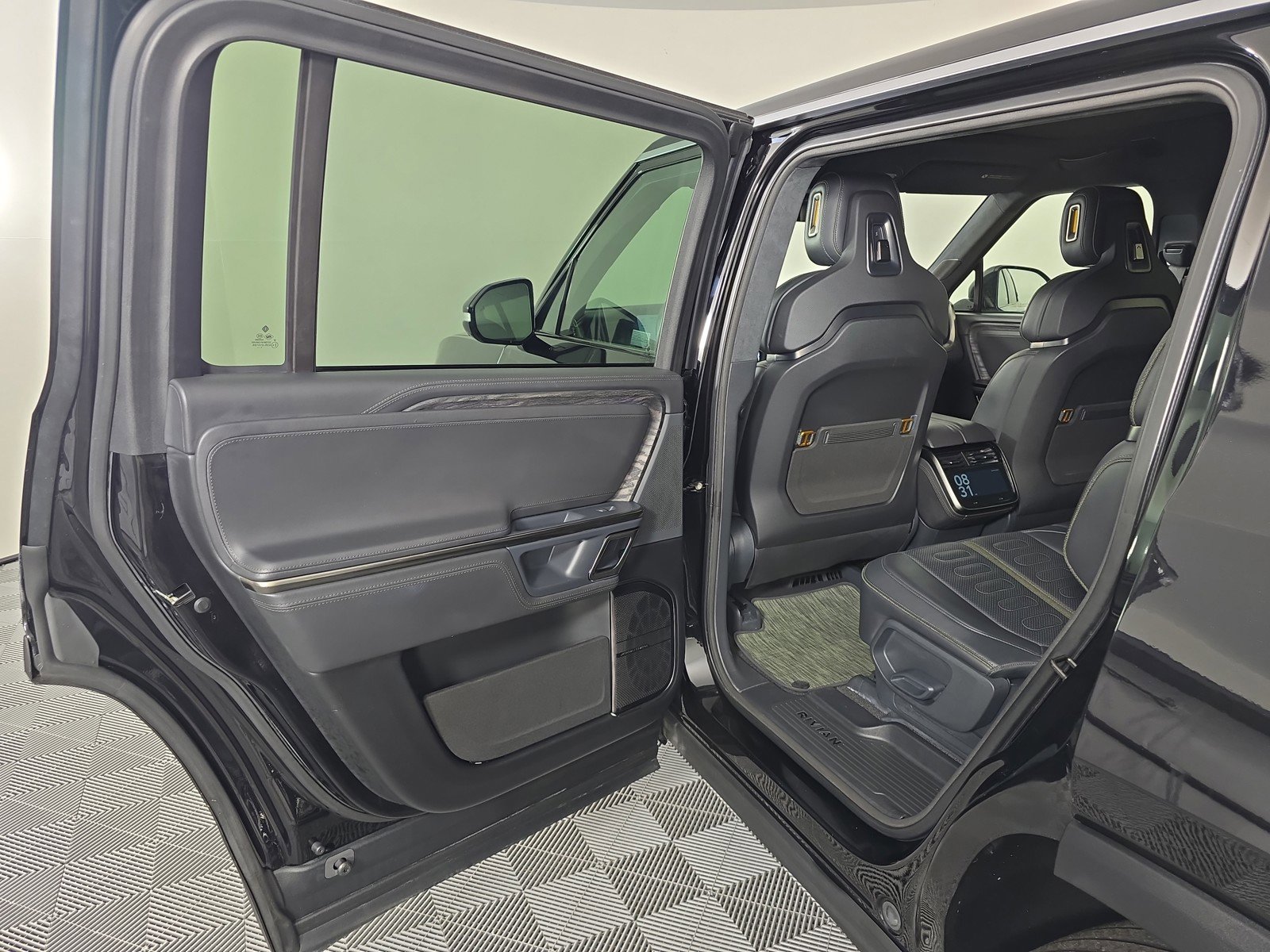 Used 2022 Rivian R1S Launch Edition image 17