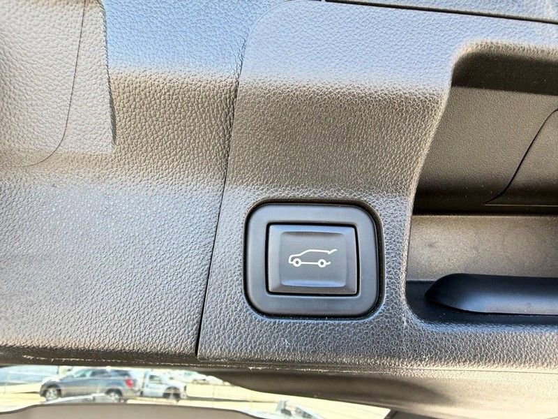 Used 2023 GMC Acadia SLE w/ Driver Convenience Package FWD image 6