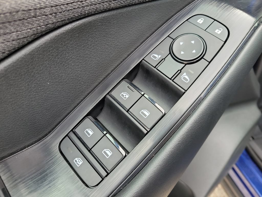 Used 2023 Nissan Rogue S AWD/4WD image 14