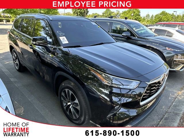 Used 2022 Toyota Highlander XLE FWD image 1
