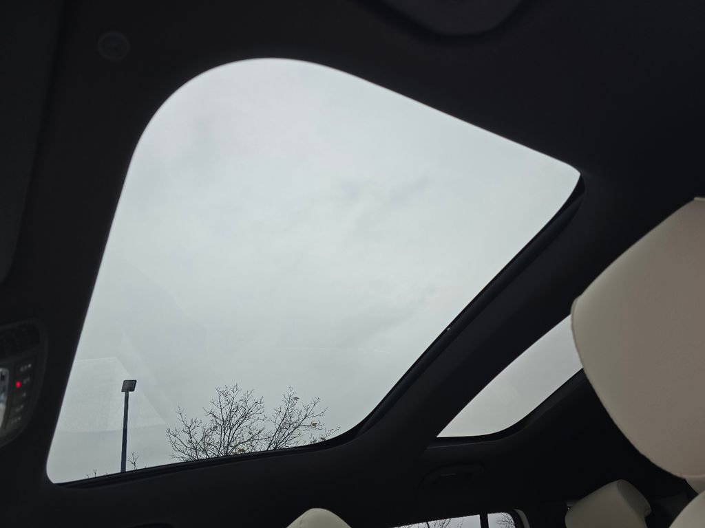 New 2026 Mercedes-Benz GLB 250 4MATIC image 3