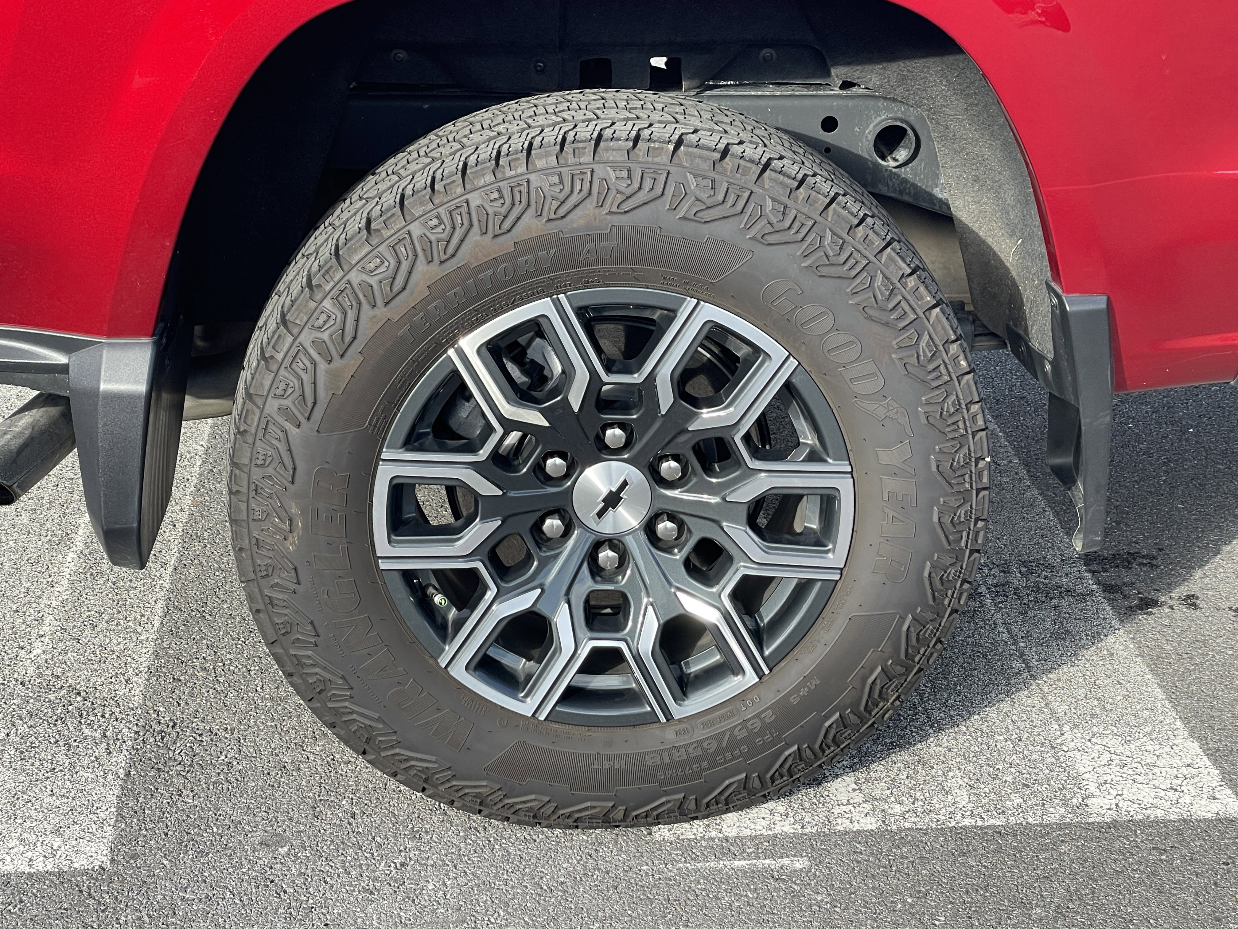 Used 2024 Chevrolet Colorado Z71 w/ Z71 Convenience Package 2 image 11