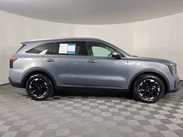 Used 2024 Kia Sorento S image 11