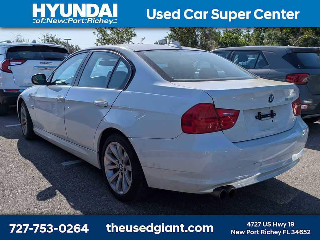 Used 2011 BMW 328i xDrive Sedan image 2