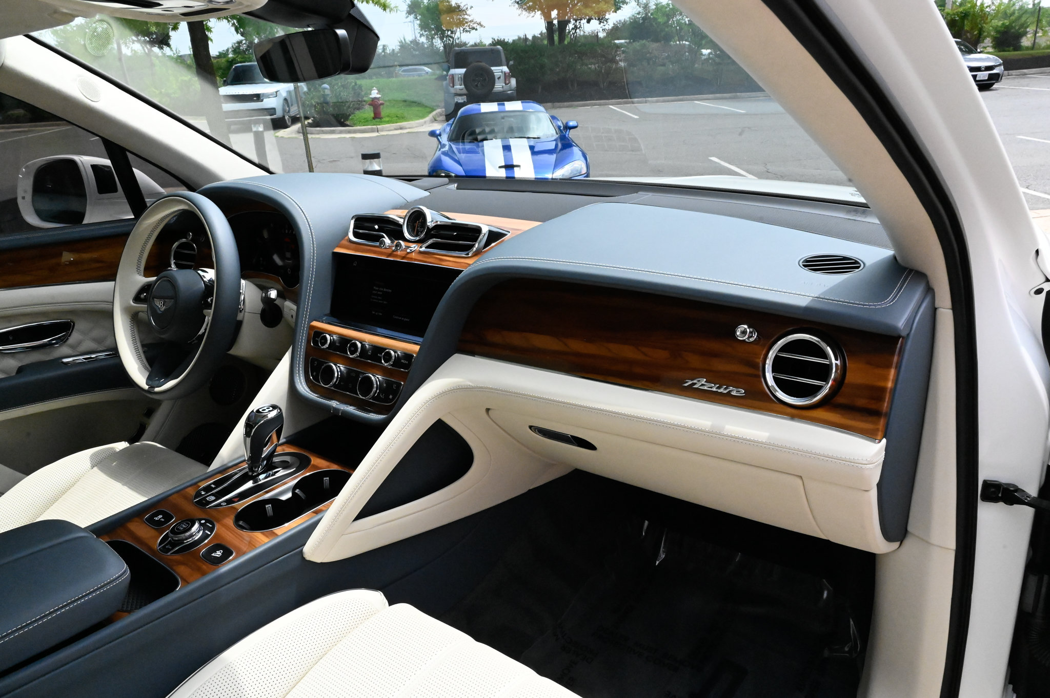 Used 2023 Bentley Bentayga AWD/4WD image 61