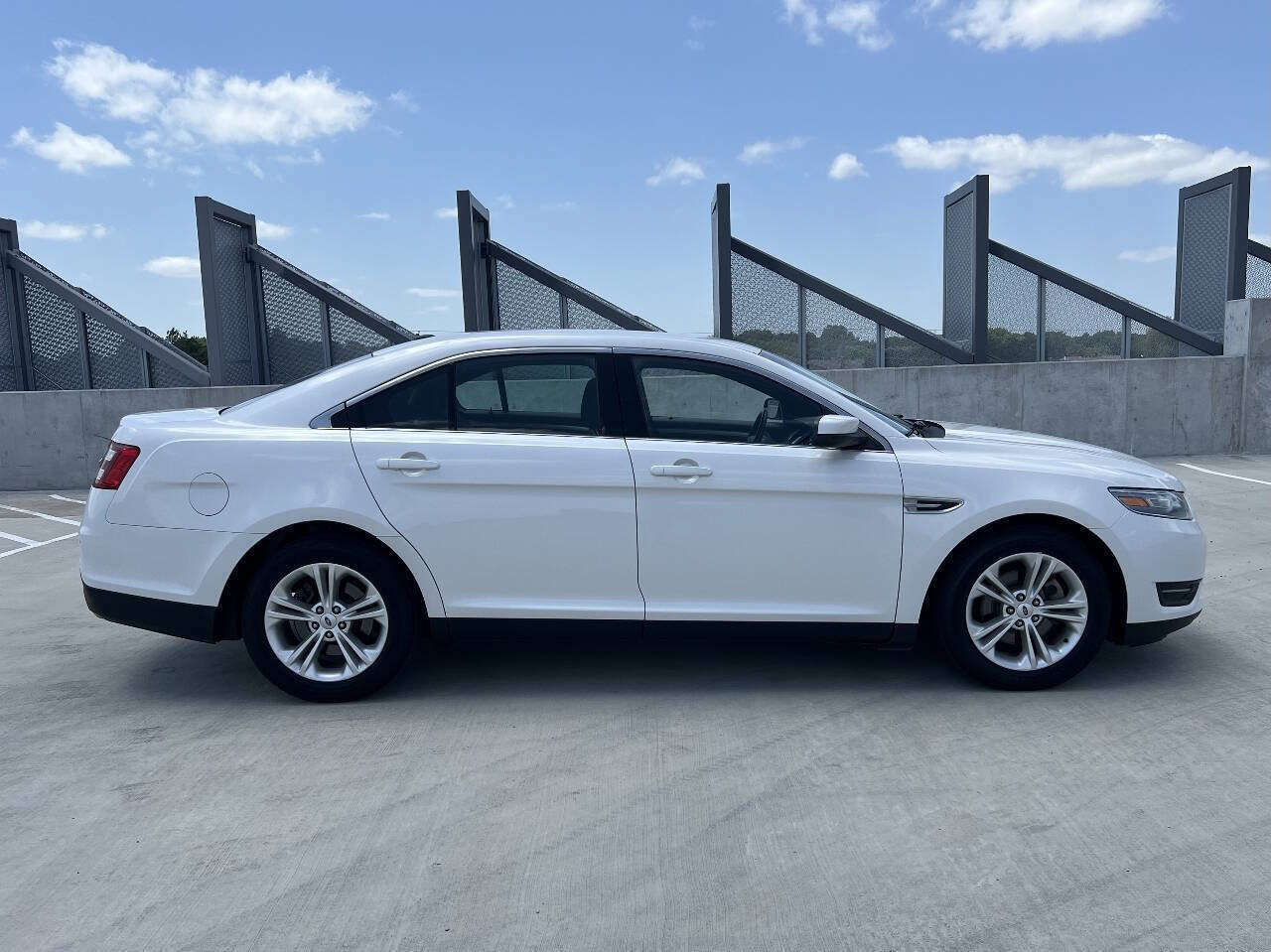 Used 2013 Ford Taurus SEL FWD image 5