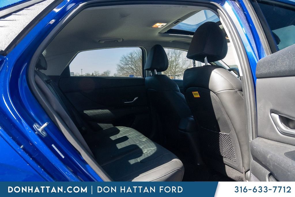 Used 2023 Hyundai Elantra Limited image 19