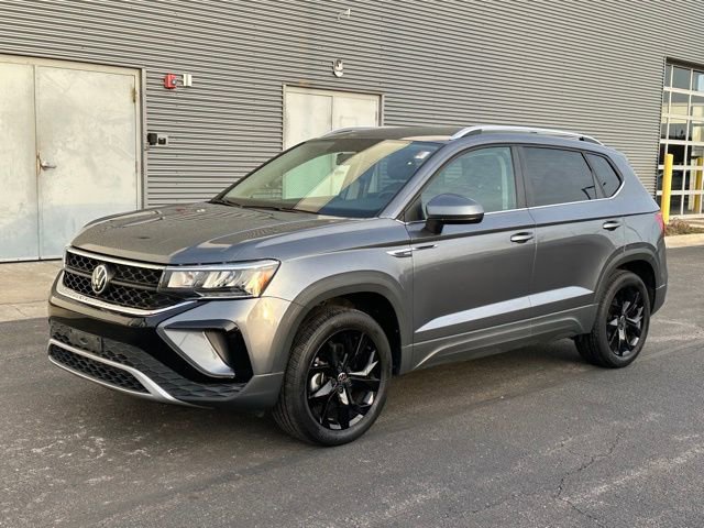 Certified 2022 Volkswagen Taos SE image 3