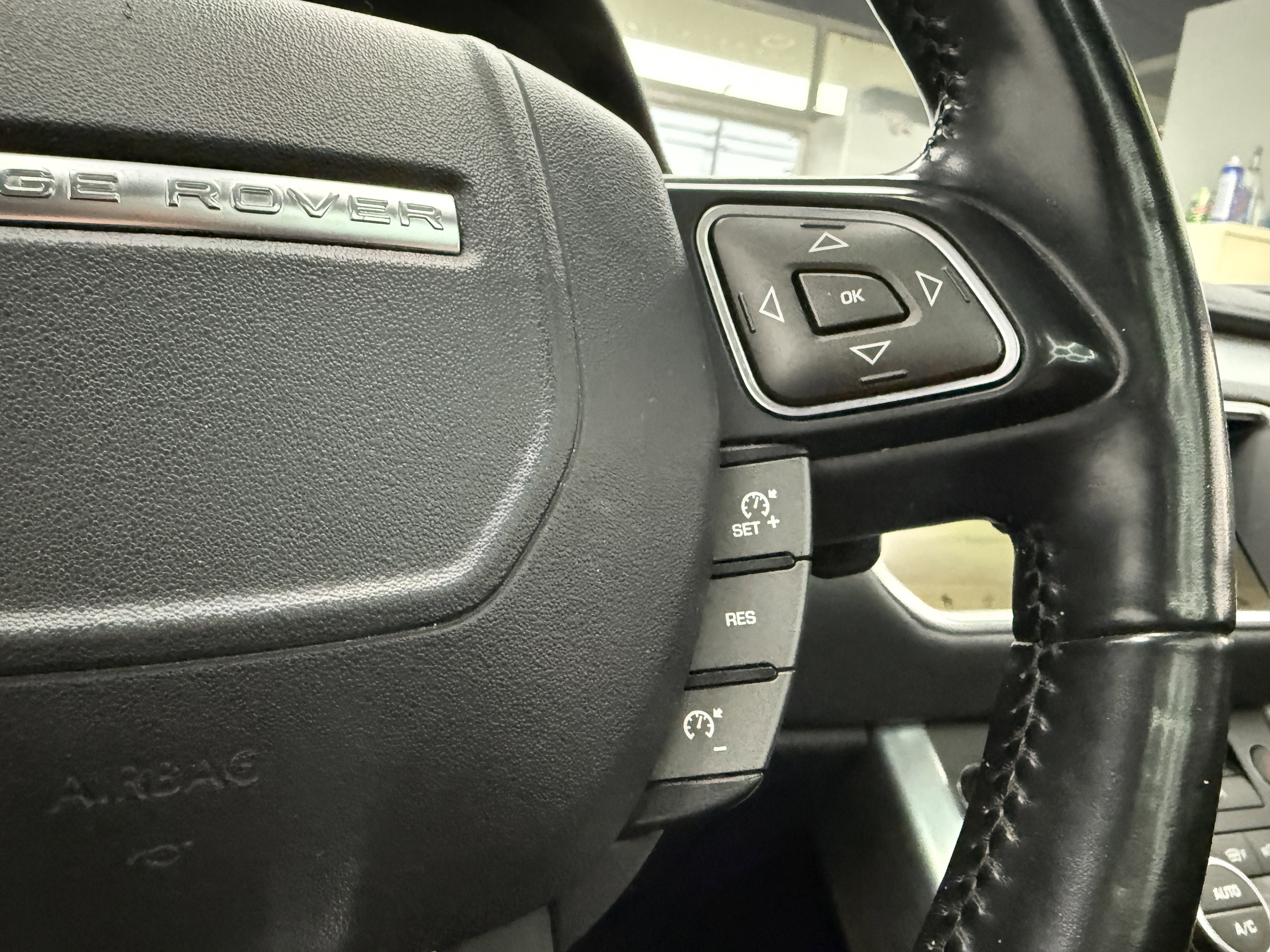 Used 2017 Land Rover Range Rover Evoque HSE image 18