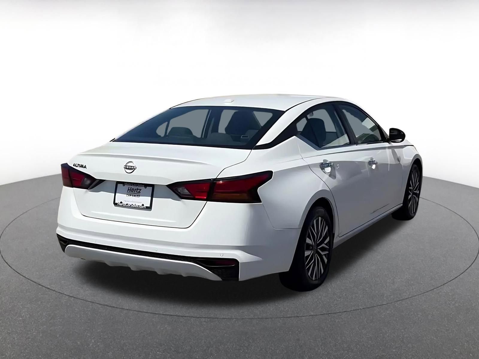 Used 2025 Nissan Altima 2.5 SV FWD image 14