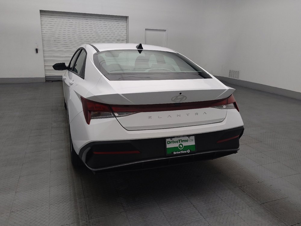 Used 2025 Hyundai Elantra SE FWD image 6