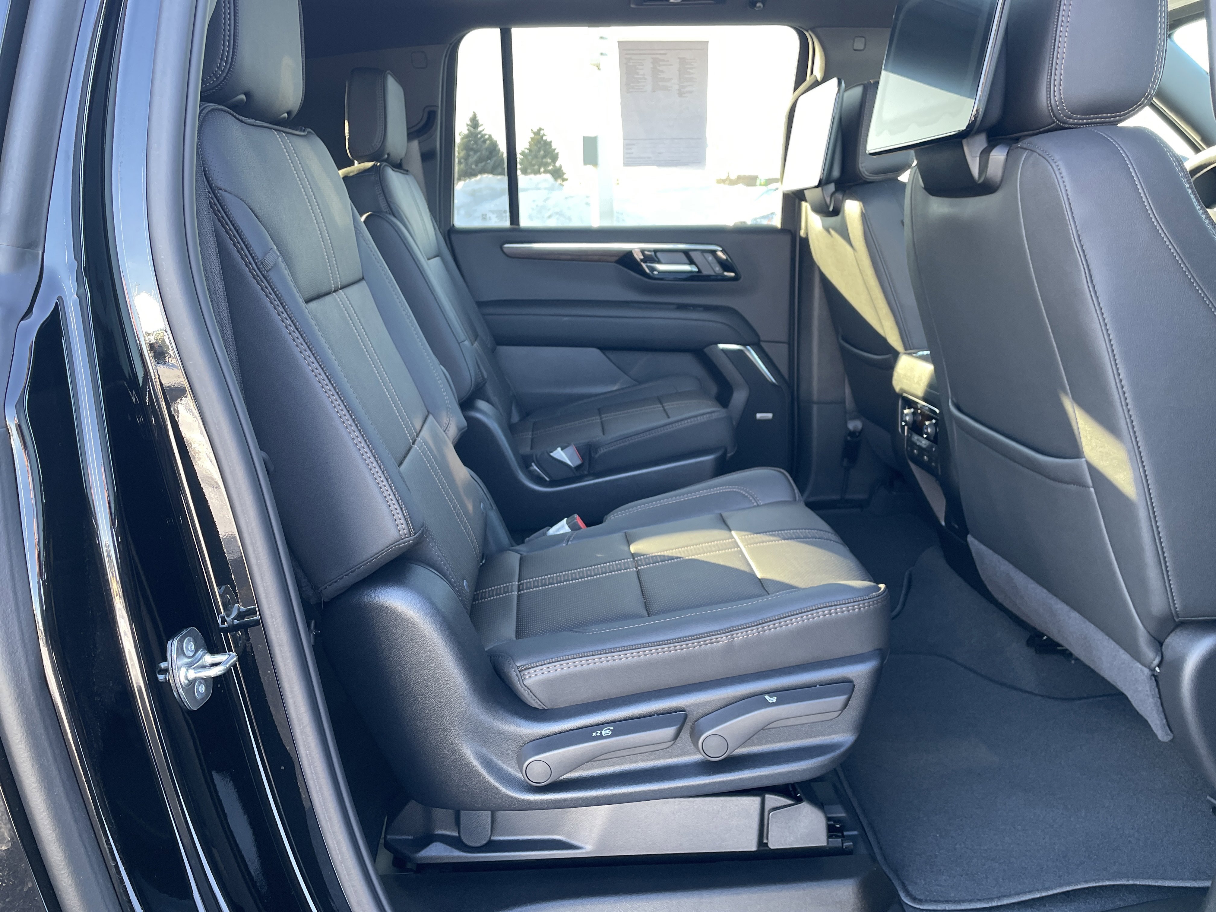 Certified 2025 Chevrolet Suburban High Country image 26