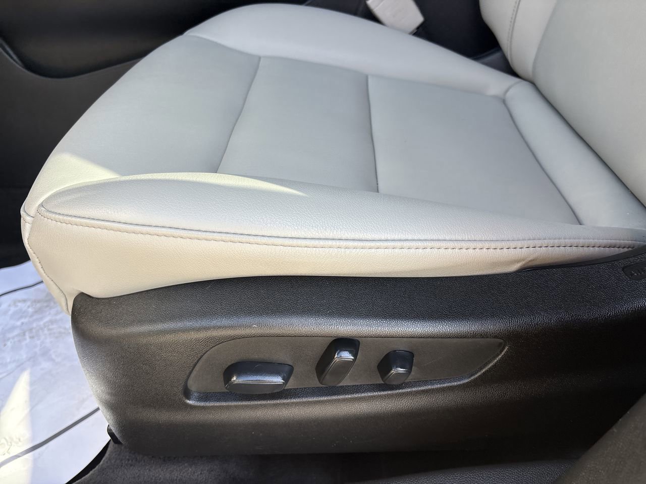 Used 2022 Cadillac XT4 Luxury AWD/4WD image 15