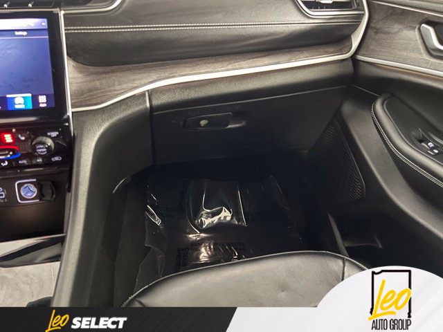 Used 2023 Jeep Grand Cherokee L Limited AWD/4WD image 20