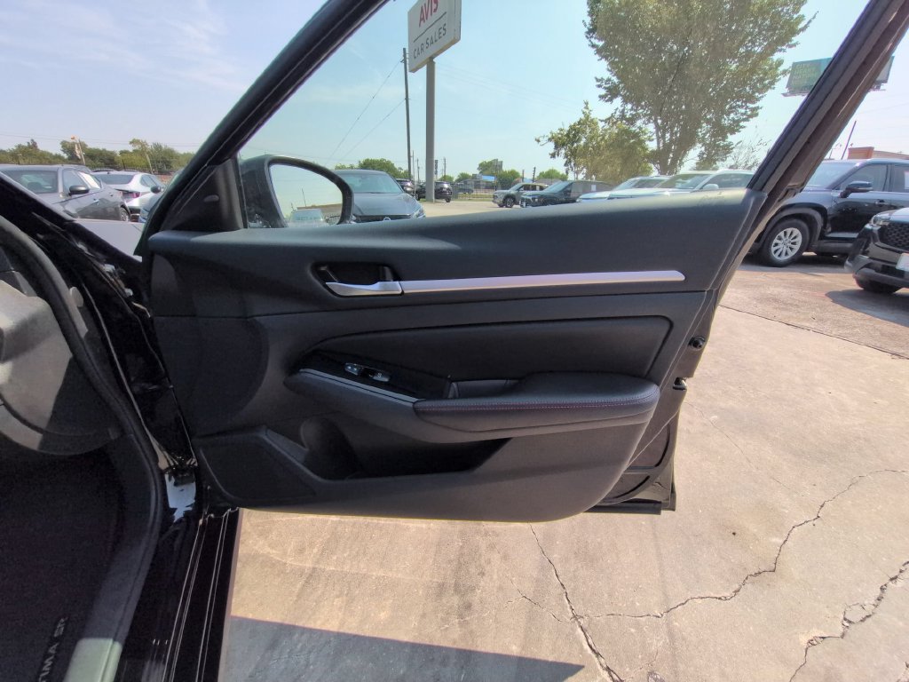 Used 2025 Nissan Altima 2.5 SR AWD/4WD image 29
