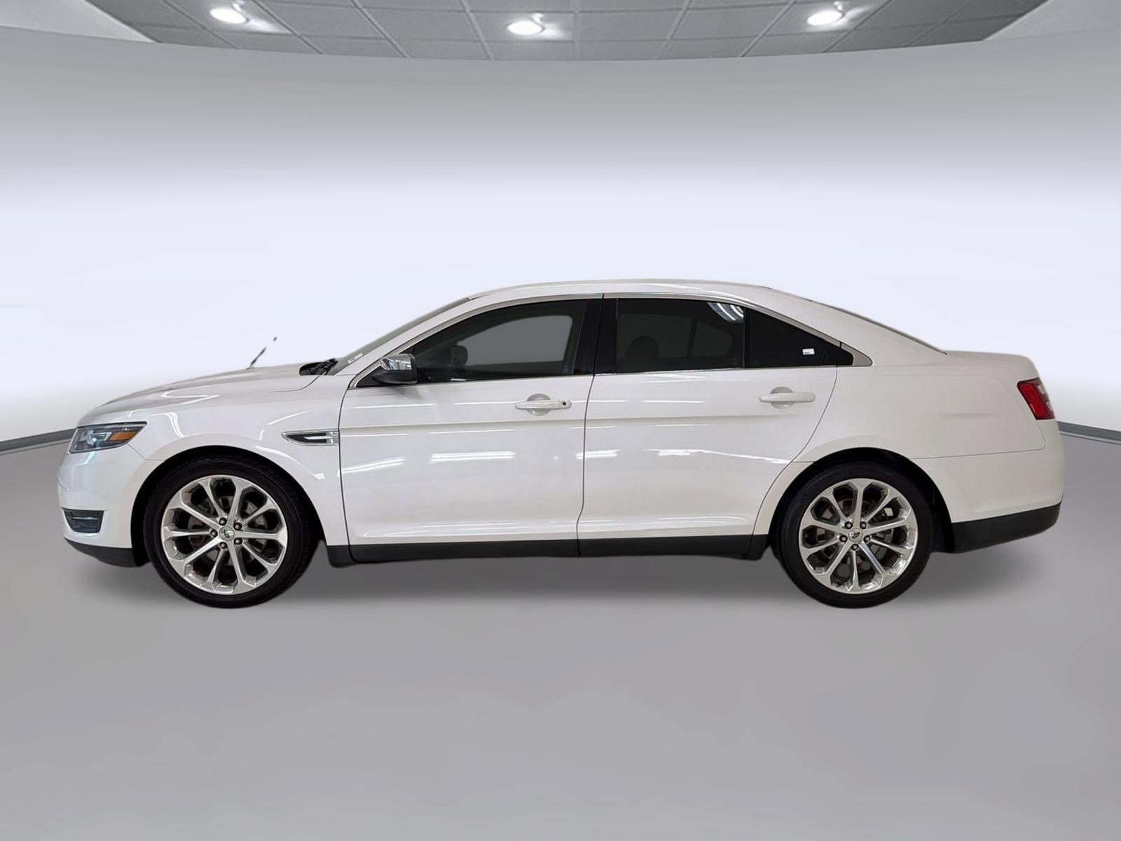 Used 2014 Ford Taurus Limited w/ Equipment Group 301A FWD image 2