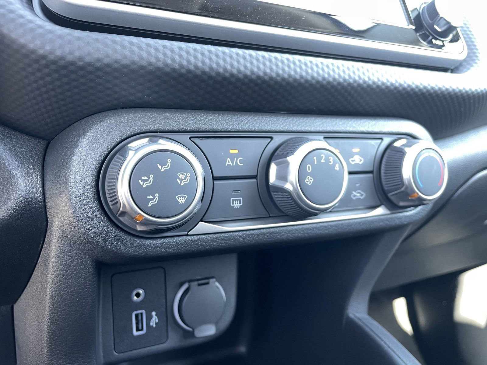 New 2025 Nissan Kicks Play S image 20