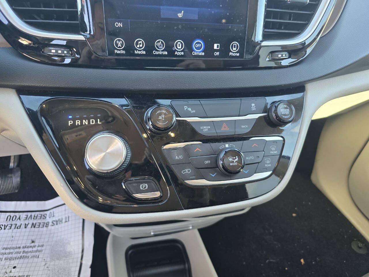 Used 2017 Chrysler Pacifica Touring-L w/ Tire & Wheel Group FWD image 17