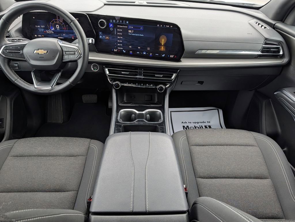 Used 2025 Chevrolet Traverse LT image 11