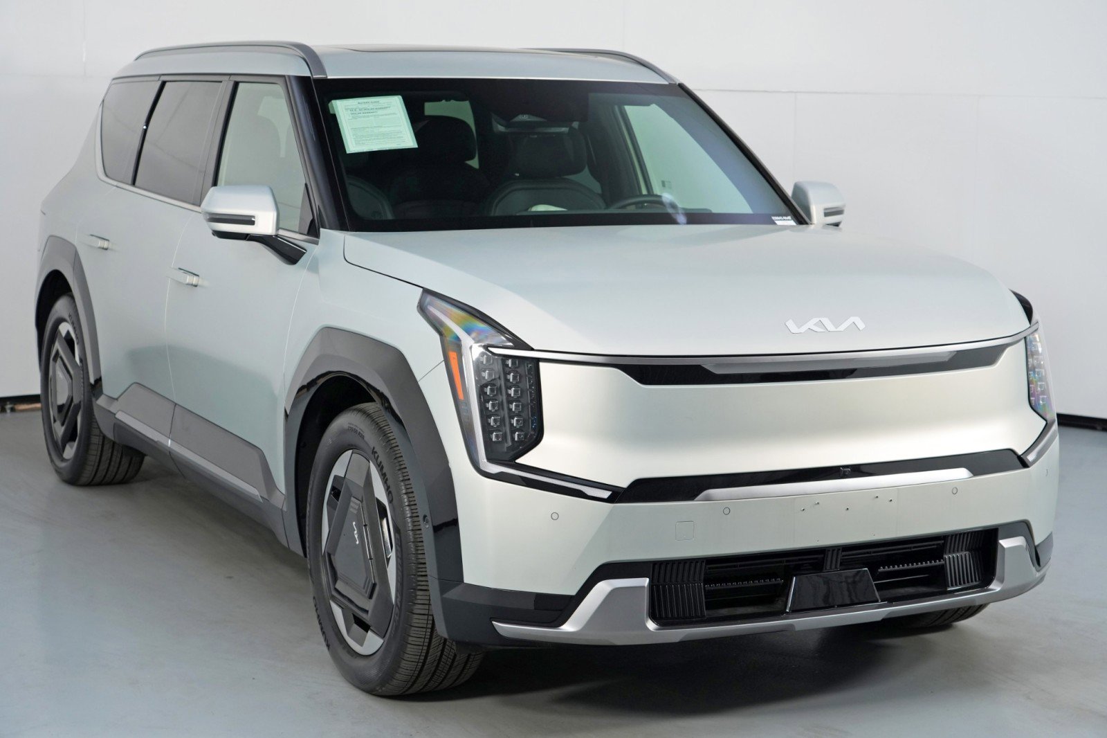 Used 2024 Kia EV9 Land image 57
