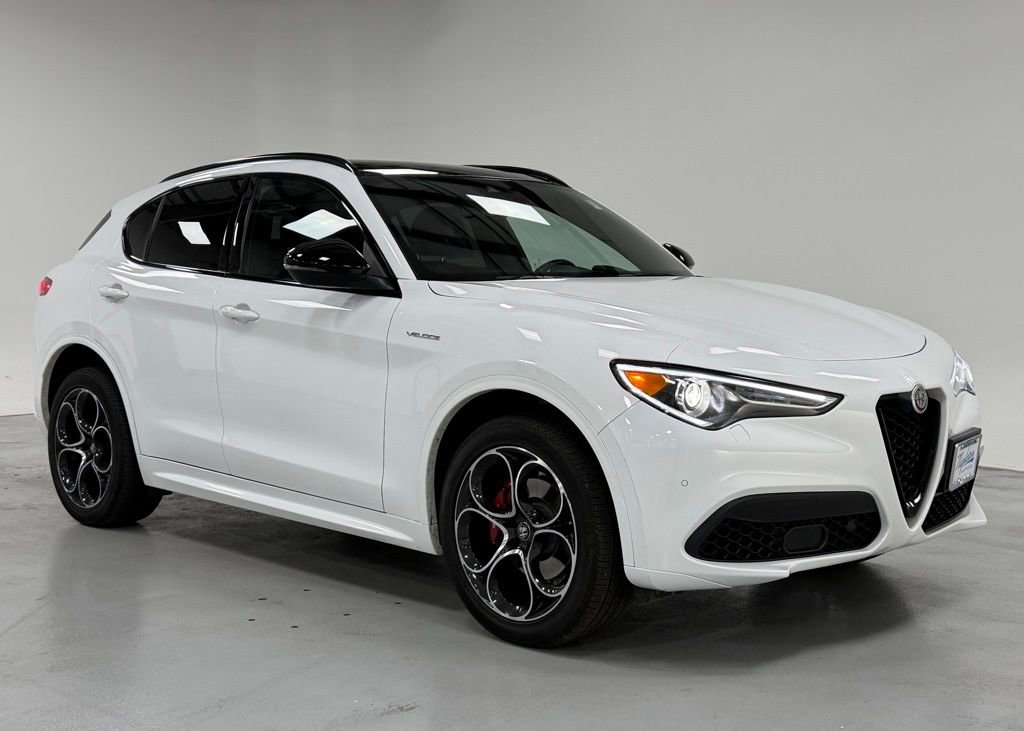 Used 2023 Alfa Romeo Stelvio Veloce image 6