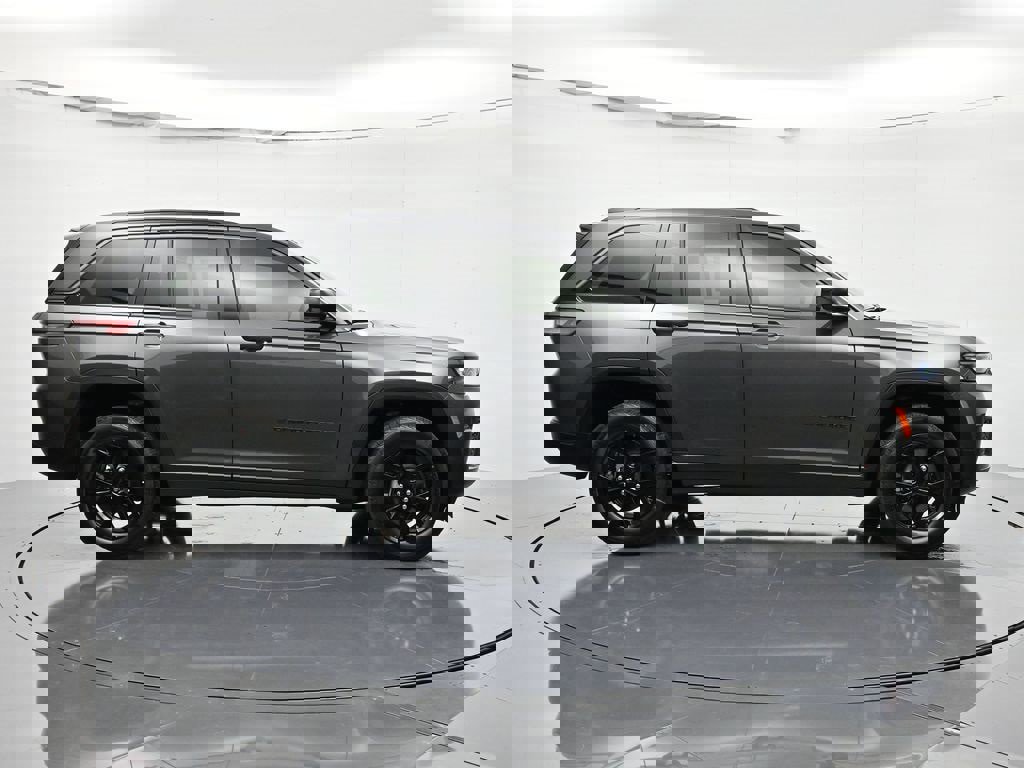 New 2026 Jeep Grand Cherokee Altitude image 4