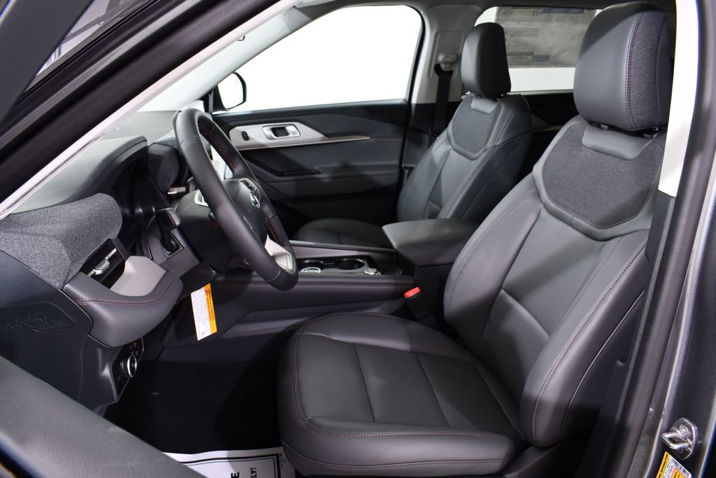 New 2025 Ford Explorer Active w/ Active Comfort Package image 6