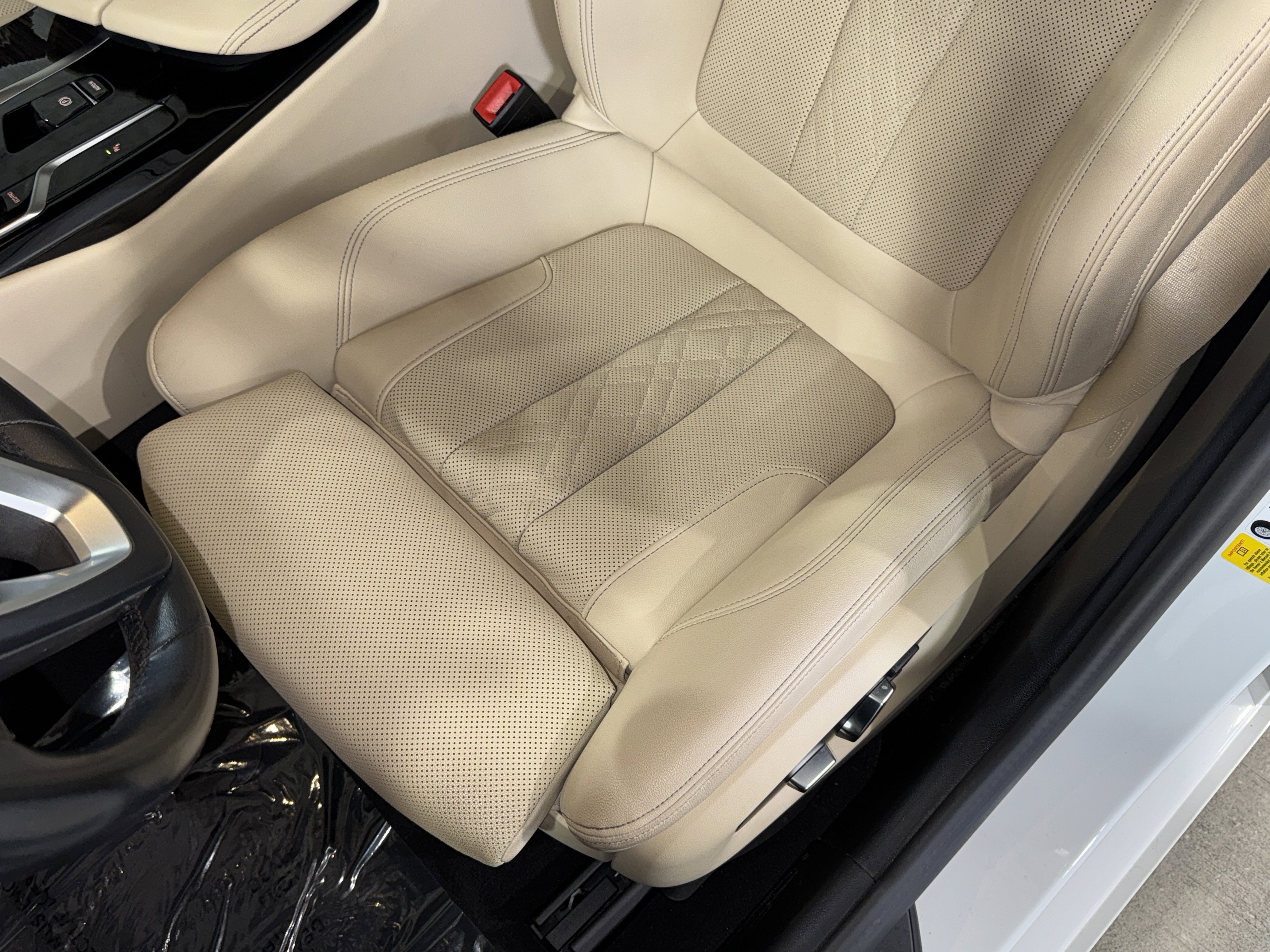 Used 2023 BMW 540i w/ Convenience Package RWD image 34