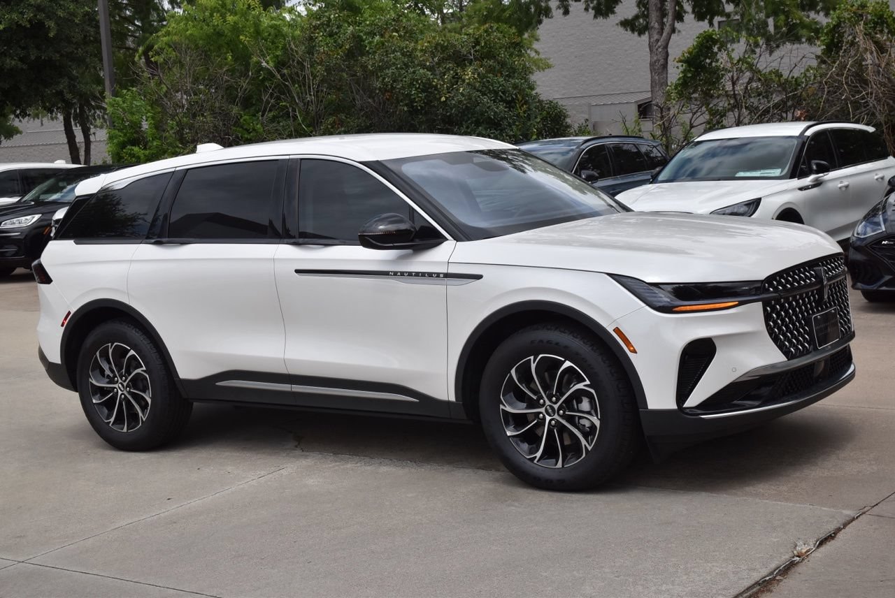 New 2026 Lincoln Nautilus Premier AWD/4WD image 4