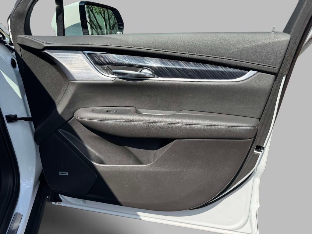 Used 2023 Cadillac XT6 Premium Luxury w/ Technology Package image 13